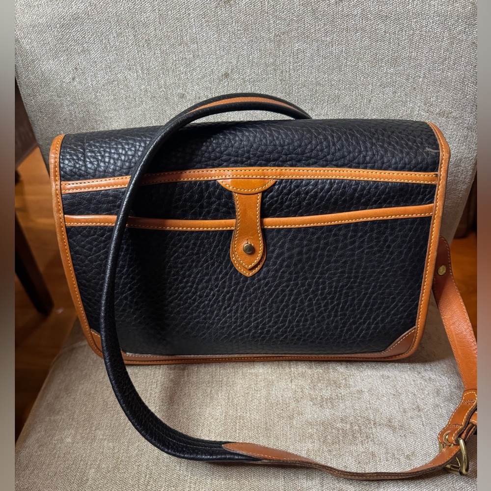 Dooney & Bourke - VINTAGE Black Messenger Bag Excellent Condition - Made In USA - Picture 2 of 9